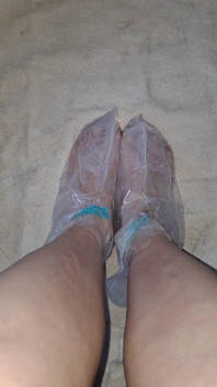 Pedicure Step Feet in Plastic Foot Mask Booties