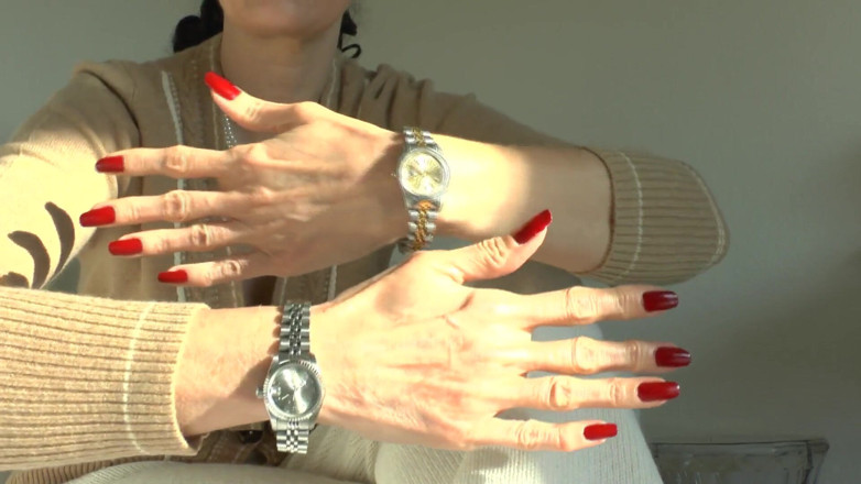 Lady Victoria Valente: Une belle-mère montre ses montres, regarde sa bite se masturber...