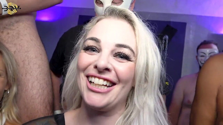 Creampie Clinic: Chov bez sedla Blonďaté mrdkové coury