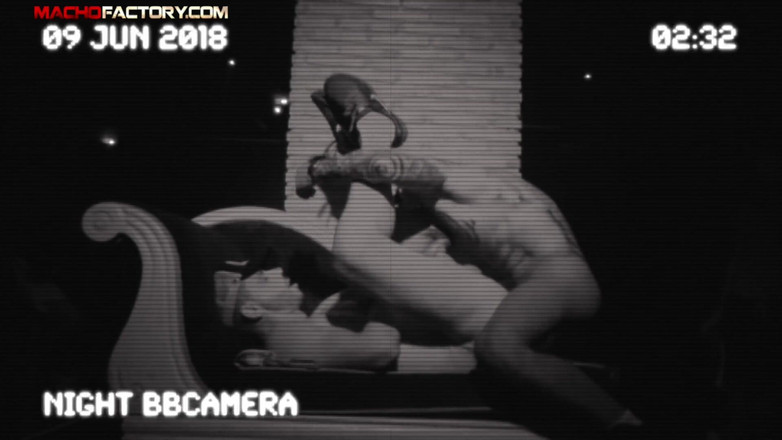 Macho factory: 看看猛男工厂的私人派对之一！