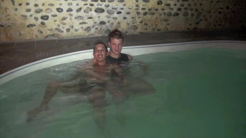 Crunch Boy: Arab slut fucked Kameron Forst in jacuzzi