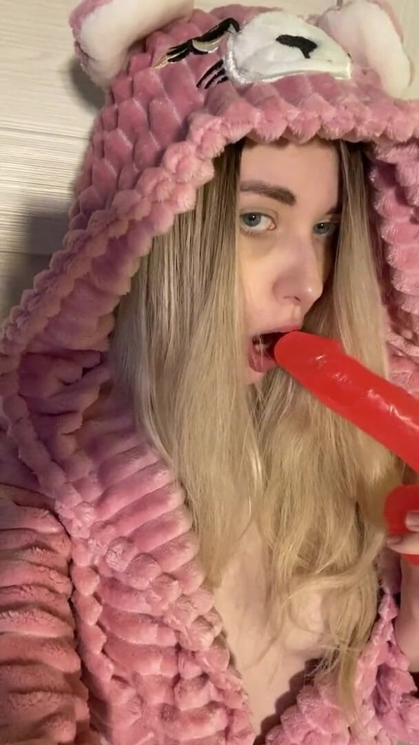 My bf cuckold: Dívka v roztomilým oblečení saje robertek