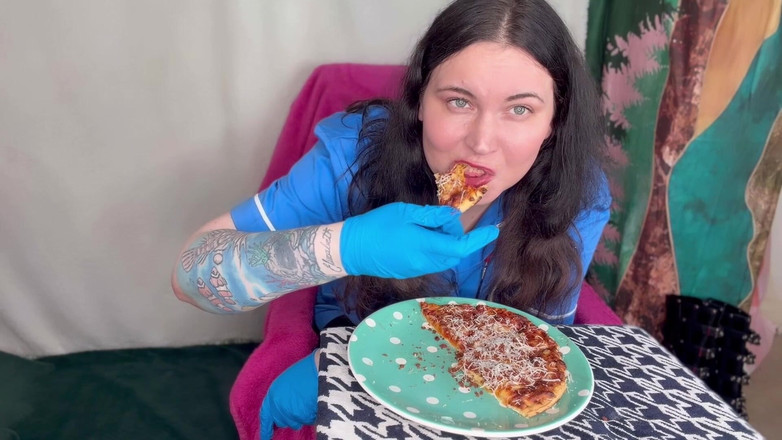 MissFFW: Pielęgniarka je po długim dniu