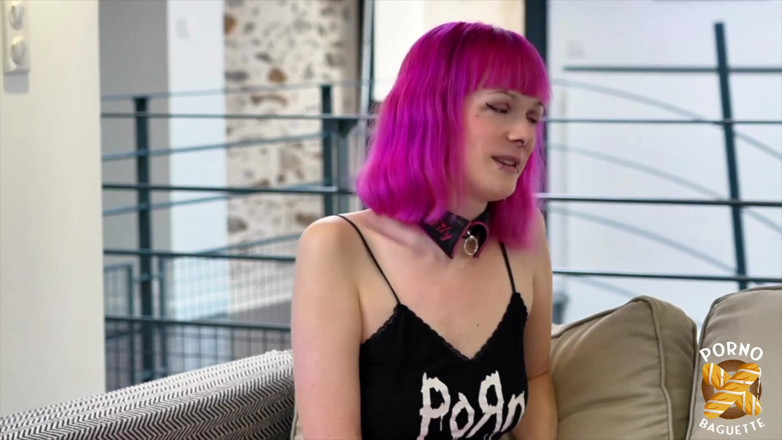 Porno Baguette: リリー、欲求不満な女の子が、二人のチンコに突かれたいと願っている
