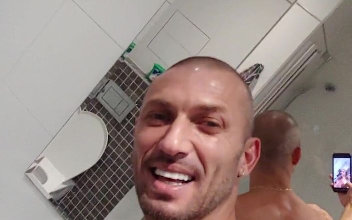 Boy jerking off: 男の子がオナニー