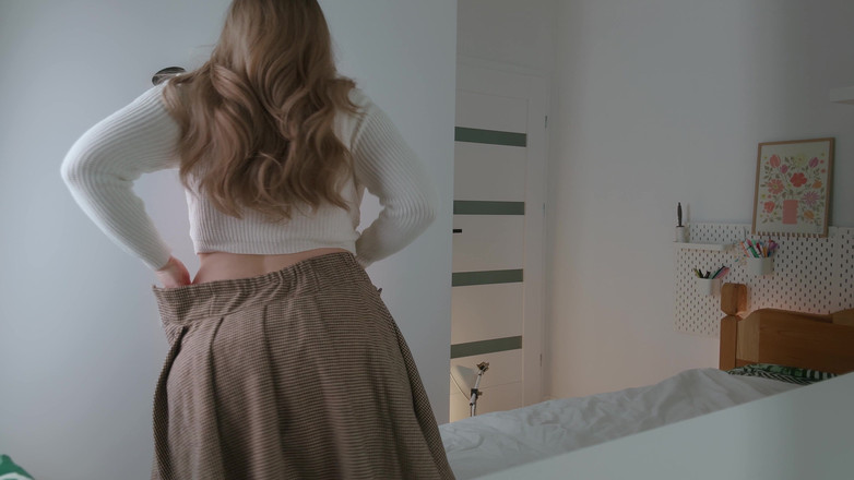 Mrs Wetslavs: Elegantní manželka baví bez svého manžela. Orgasmus při prstění.