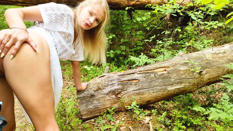 S-Wife Katy: Vdaná MILFka zaostala za skupinou turistů a chtěla být ošukaná...