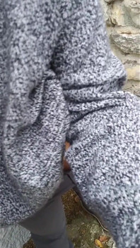 (Amatir luar ruangan) Brunette panas mengisap kontol di luar ruangan