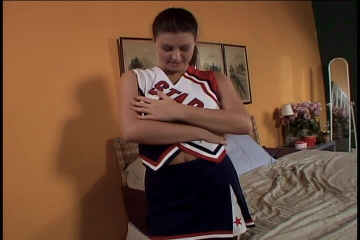 Stephanie Roberts: Sarah Stone Cheeleader melancap