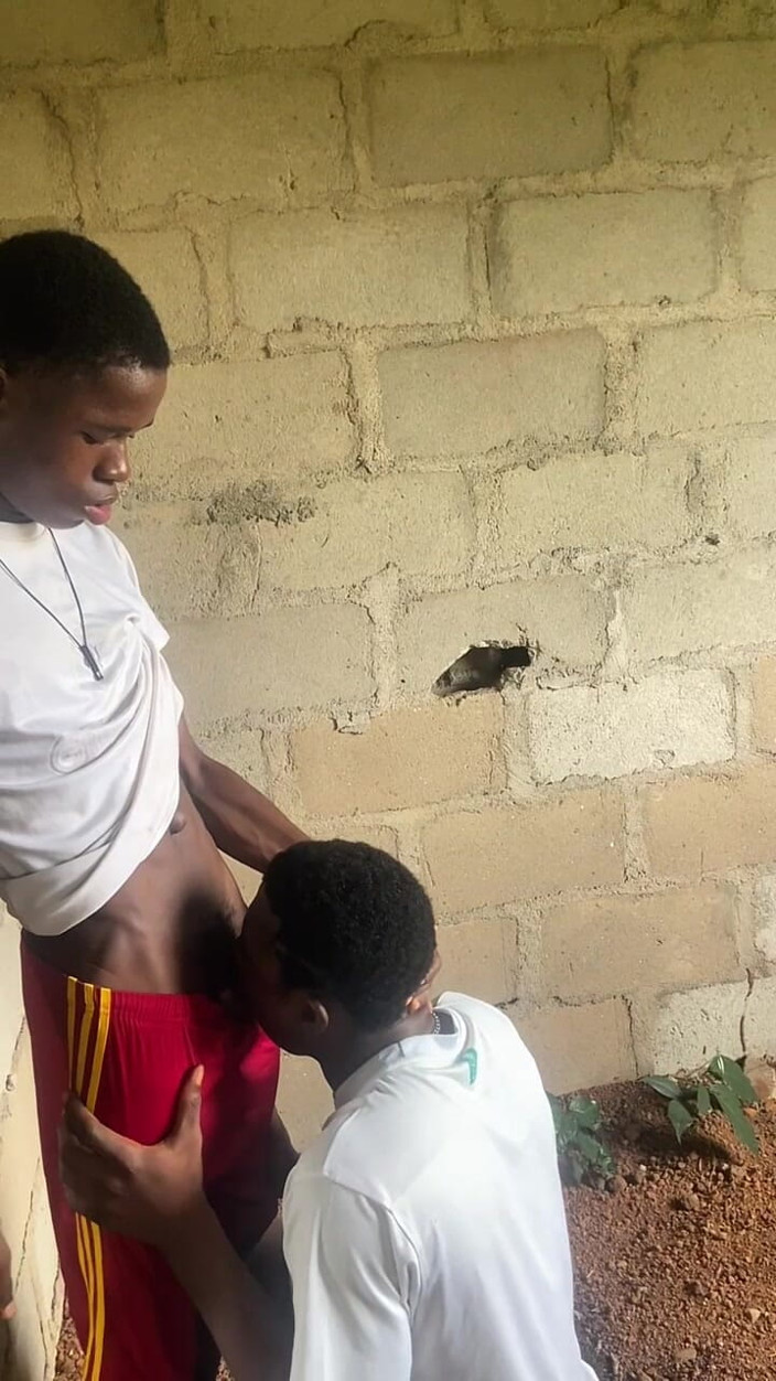 Blackhandsomeguy: Nemůže odolat vnadnýmu čůrákovi