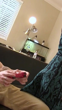 Insaziabile milf tettona prende ogni cazzo che trova