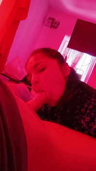 Падчерица сосет мой член по ночам