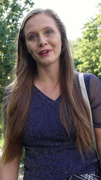 Německý skaut – přírodní holka Riddy s chlupatou kundičkou Vícenásobný orgasmus na pick up castingu