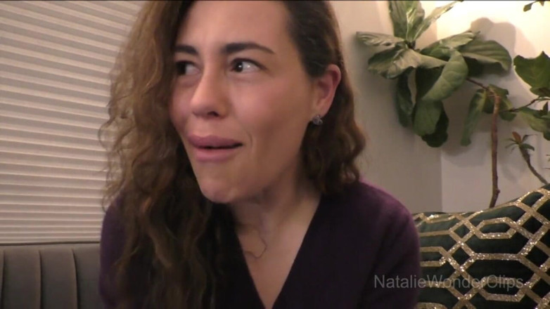 Natalie Wonder: 继母被你的猛屌施隆手淫