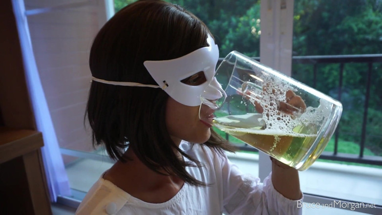 Bruce-and-Morgan: Yo bebo 850ml de mear!