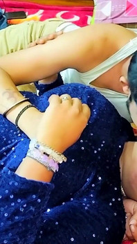 インドの主婦が大きなおっぱいで大きなペニスの男の子に感銘を与えた。(ボロボロドゥドゥ)