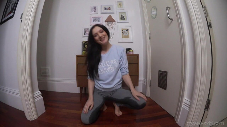 Faye Taylor: Faye Taylor polishing and peeing in grey leggings