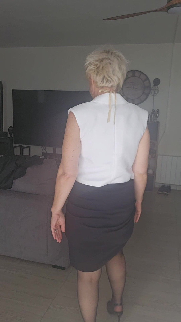 Sofy13: Wat denk je van mijn outfit om naar het werk...