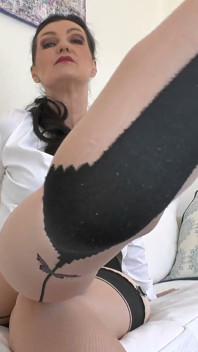 Cewek manis ini lagi asik mainin ngocok sambil ngocok! Lady Victoria Valente