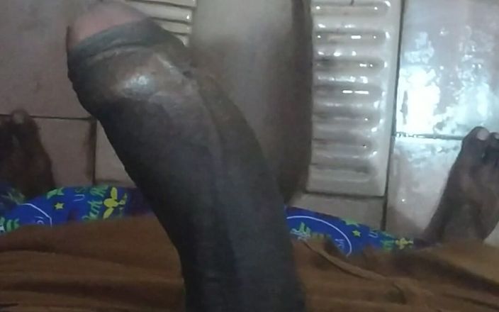 Tamil 10 inches BBC: मेरे विशाल काले लंड को धोना