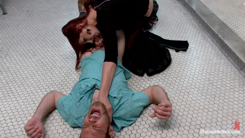 Divine Bitches by Kink: Femdom predátor