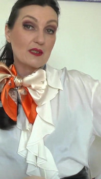 Oliendo bragas y corriéndose! Lady Victoria Valente