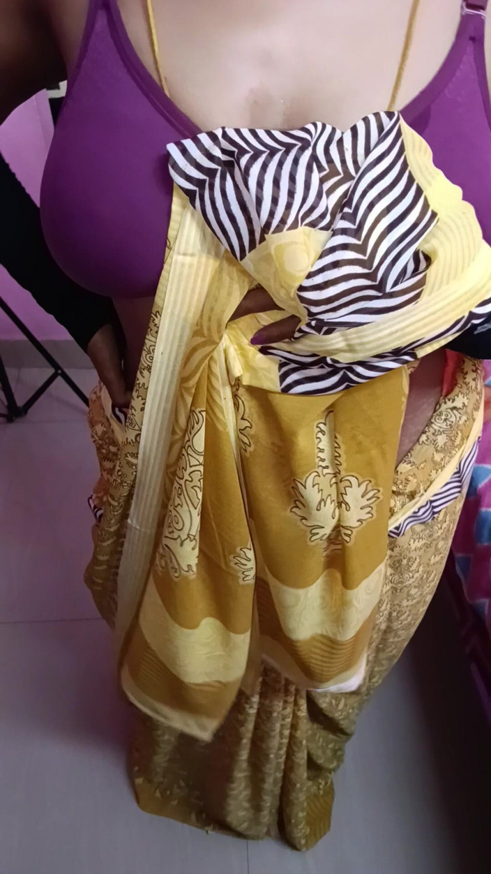Reshmahotever: Tamilischer heißer sari-tanz