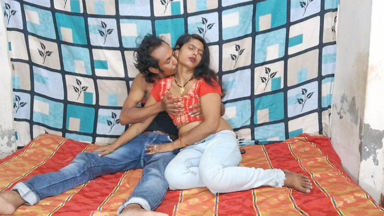 Desi Bhabhi Neha: Neha Bhabhi, femme mariée indienne amateur, sexe romantique maison réel...