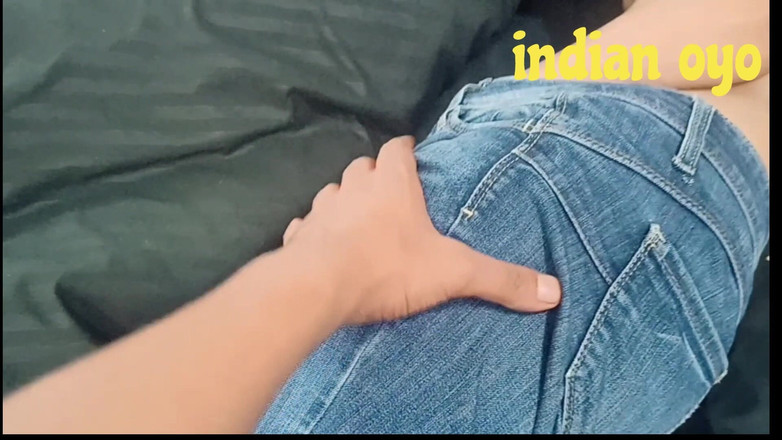 Ritu Sharma: Mijn stiefbroer kijkt naar porno en neukte me weer en...