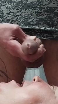 Tchýně dostane plnou pusu spermatu po mém houkání ptáka