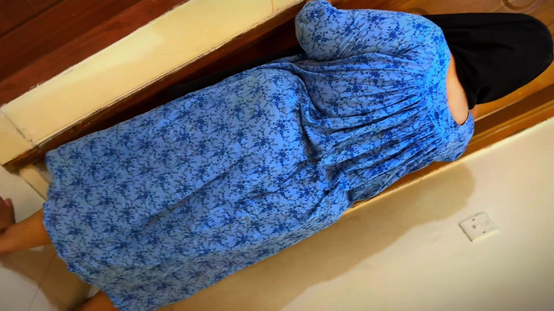 Aria Mia: Cur mare și servitoare sexy cu pizdă strâmtă