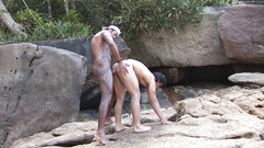 Gay 4 Pleasure: Černý chůva šuká tvrdého latinskoamerického chlapce na pláži