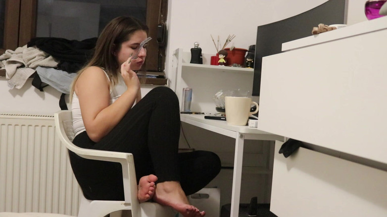 NipsAndStrips: Prdění při jídle v mém stole