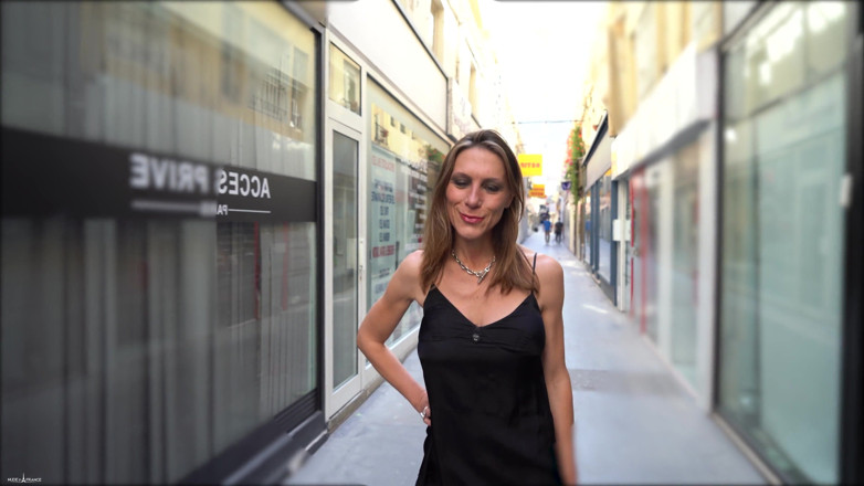 Nude in France: Robin, winner of our competition, takes her virginity with Sixtine