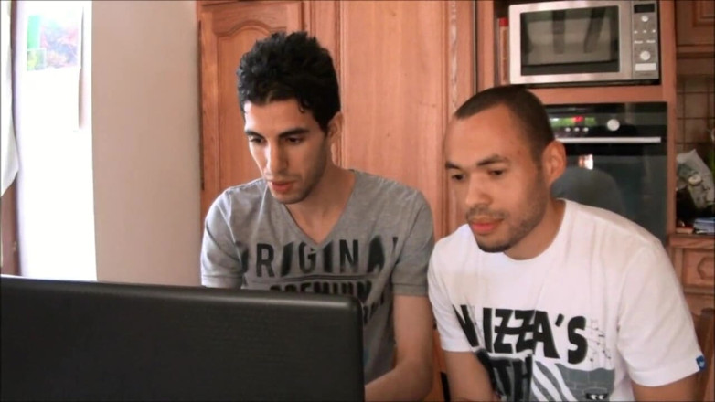 Matureandco: Dois Jovens Conhecem Uma Adulta Na Internet E Vão Transar...