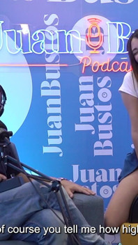 Uma Pequena Puta Perde O Controle Enquanto Cavalga a Máquina Sybian E Acaba Tremendo De Orgasmos!