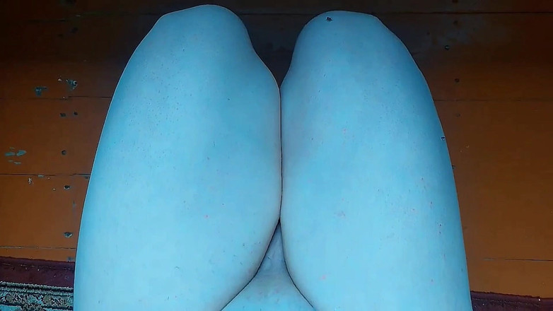 Kitty_Cross: Ohromující Sissy Twirling Vlasy Kolem prstu Pomalu