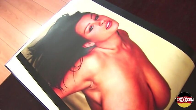 123XXX - 100% Amateurs: Eccezionale ragazza tedesca si fa distruggere la figa in video...