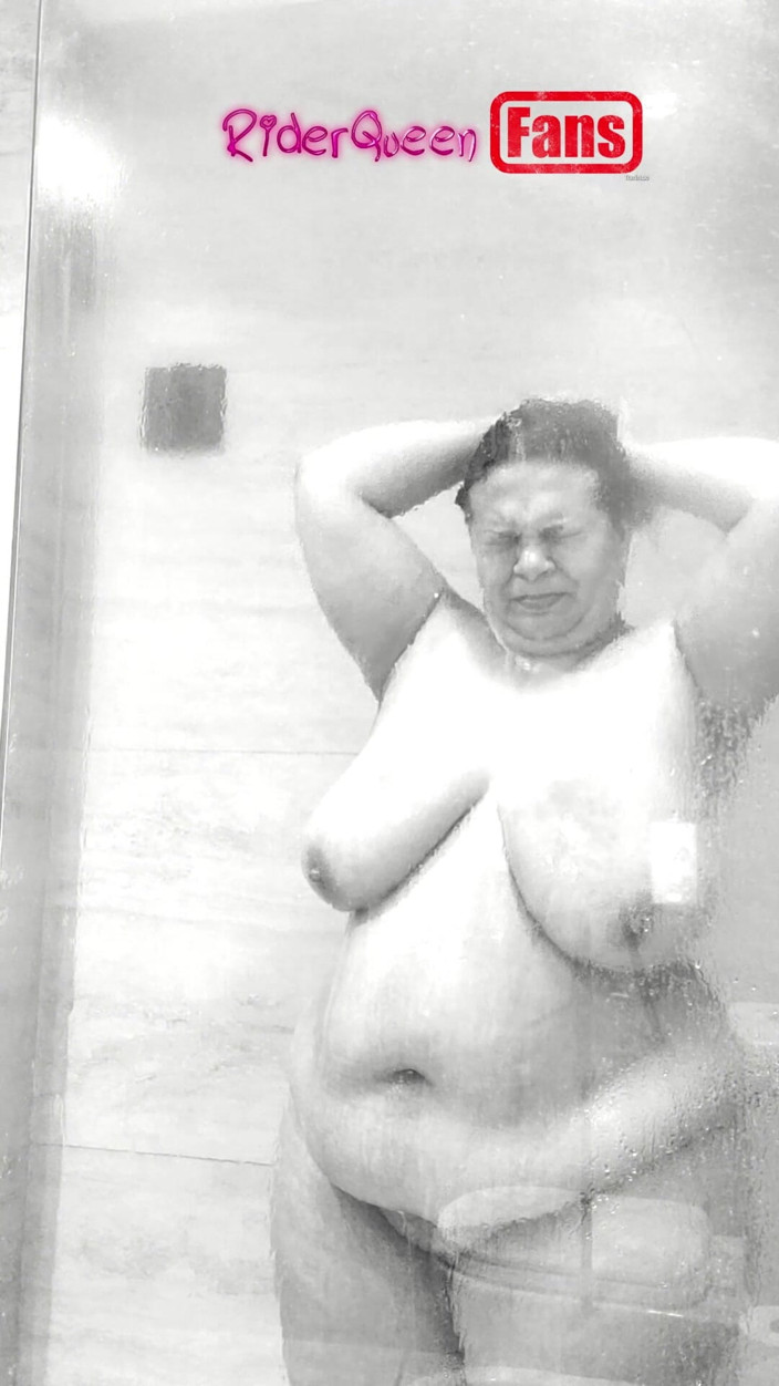 Only Riderqueen BBW Step Mom Latina Alone: Taking a Sexy Shower