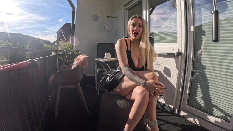 Queen of BDSM: Video pertama saya di sini akhirnya online!
