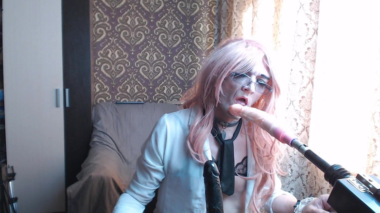 violet_bisex: Сосет дилдо из машины для траха