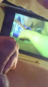 Intenzivní orgasmus z kouření sperma v ústech