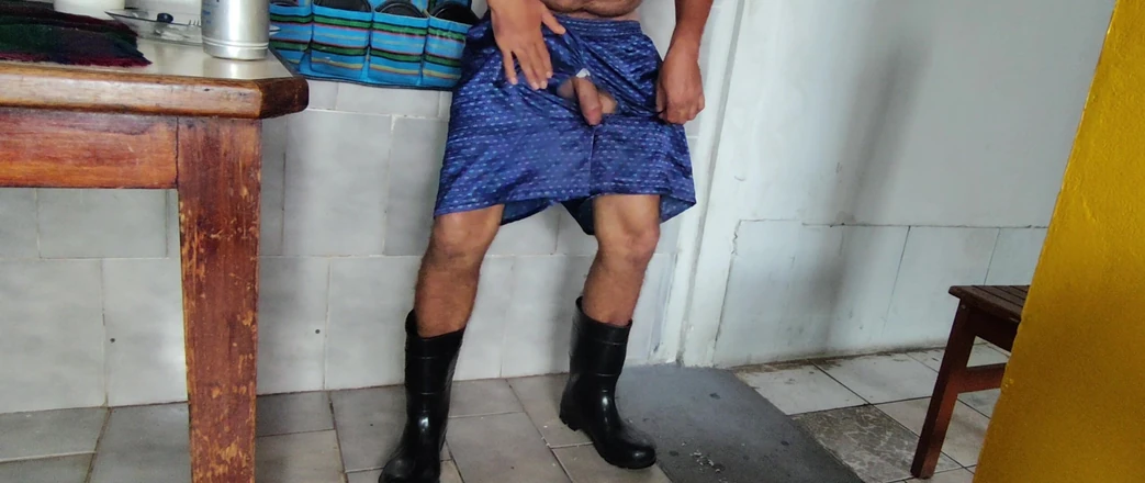 The Neighbor Catches Me Masturbating on the Terrace Just When I Cum