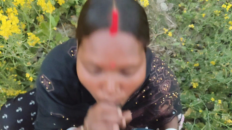 Sexydebart: Ich habe die schwägerin des nachbarn auf das senffeld genommen