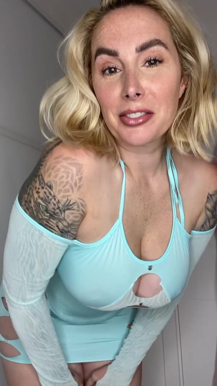 Paige Turnah: मैं चाहती हूं कि आप अपना लंड बाहर निकालें और मेरे लिए इसे झटका दें जबकि मैं तुम्हें छेड़ता हूं