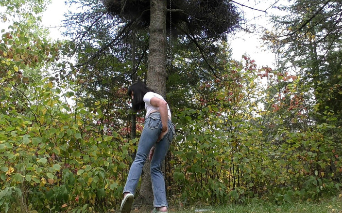 Dirtygardengirl VOD: Fisting nel culo nel bosco in jeans