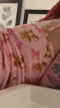 Tombul beyaz pawg lotuss queeen tatilde arkadan çekimler yapıyor ve yüze boşalma