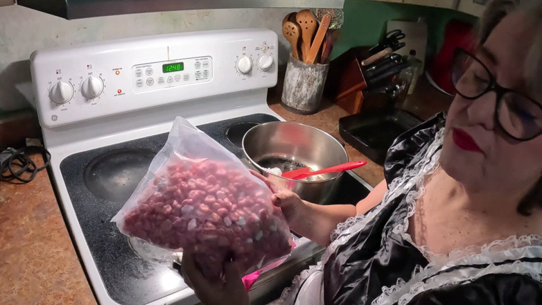 Homesteadmama: Cheryl Cooks a Halloween Treat