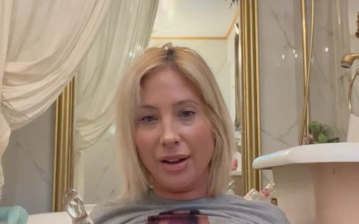 Tasha Reign official studio: 너와 함께 노는 타샤 레인