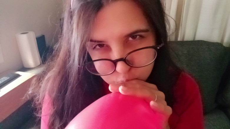 Bunny Looner: Ballon knijpen met al mijn naakte lichaam - Bunny Looner